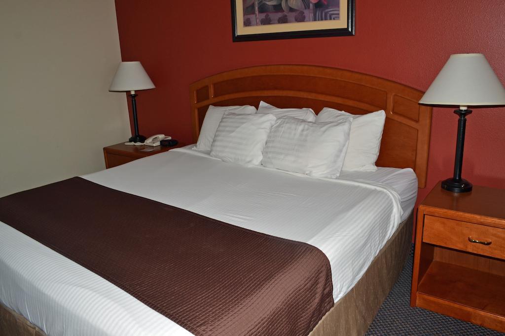 Paola Inn And Suites Quarto foto