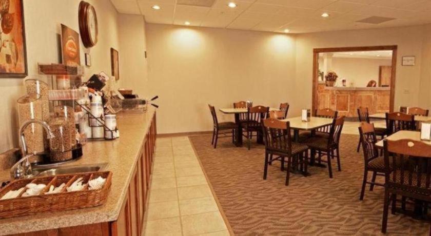 Paola Inn And Suites Exterior foto