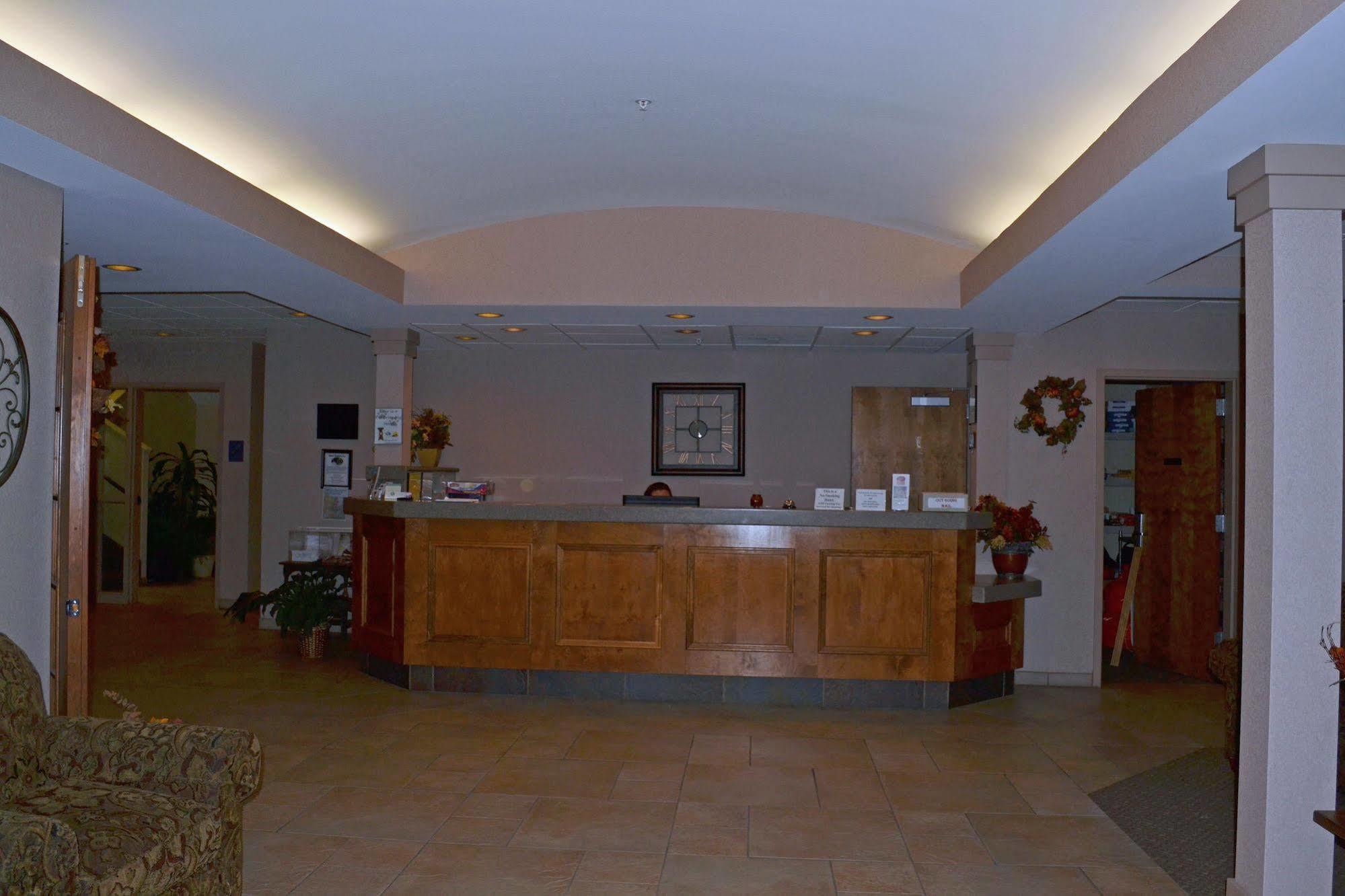 Paola Inn And Suites Exterior foto