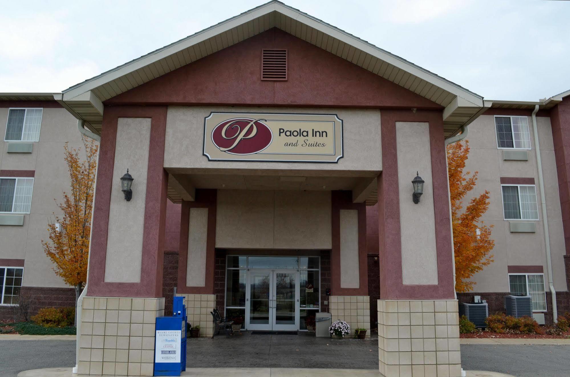 Paola Inn And Suites Exterior foto